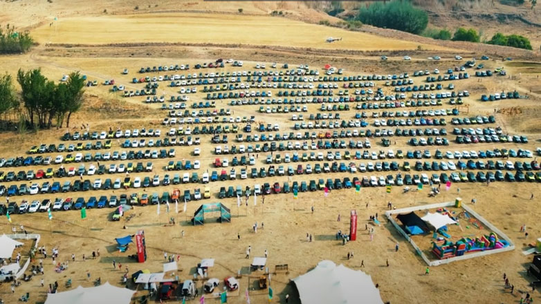 Ρεκόρ Guinness: Ιδιοκτήτες 796 Suzuki Jimny, άναψαν ταυτόχρονα τα φώτα και γράψανε ιστορία