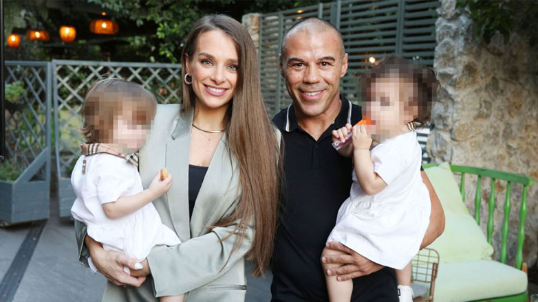 Μιχάλης Ζαμπίδης: Στην παρουσίαση της υποψηφιότητάς του για τις εκλογές με τις τρεις γυναίκες της ζωής του