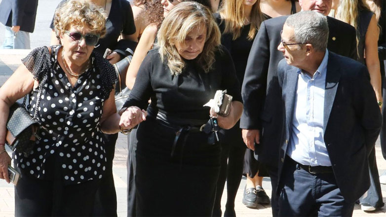 Γιάννης Ιωαννίδης: Υποβασταζόμενη στην επιμνημόσυνη δέηση η σύζυγός του Γιούλα