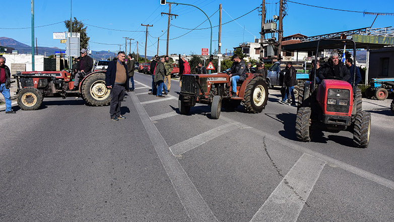 Λάρισα: Συλλαλητήριο με τρακτέρ από τους πλημμυροπαθείς αγρότες