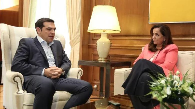 Με τη Ντόρα Μπακογιάννη συναντήθηκε ο Αλέξης Τσίπρας στη Βουλή για το Συμβούλιο της Ευρώπης