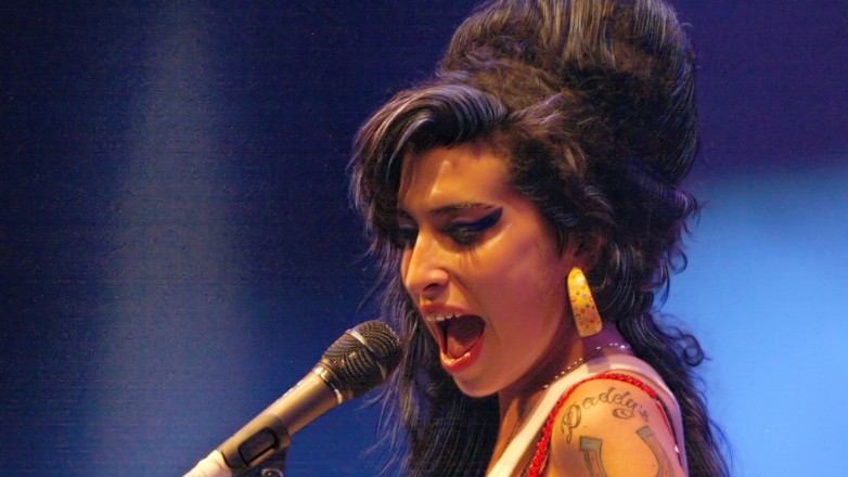 Πάνω από ένα δισ. προβολές για το «Back to Black» της Έιμι Γουάινχαουζ στο YouTube