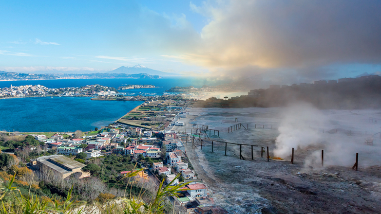 Συναγερμός στη Νάπολη για το ηφαίστειο