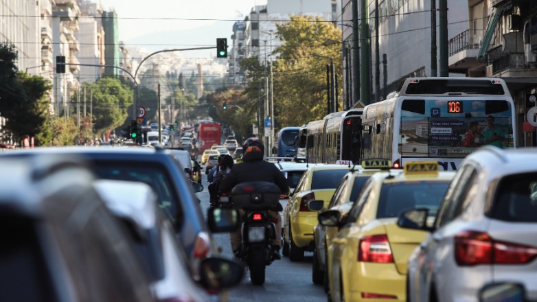 Νέα σύγκρουση οχημάτων στην Αττική Οδό – Αυξήθηκε η κίνηση στο ρεύμα προς Ελευσίνα