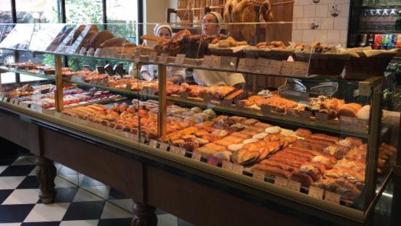 Μεσσηνία: Κουκουλοφόροι ανατίναξαν ΑΤΜ σε φούρνο και εξαφάνισαν 240.000 ευρώ