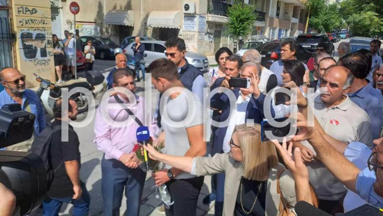 Στο μνημείο του Τεμπονέρα στην Πάτρα ο Κασσελάκης: «Η χώρα μας μπορεί καλύτερα από αυτό το οποίο ζει αυτή τη στιγμή»