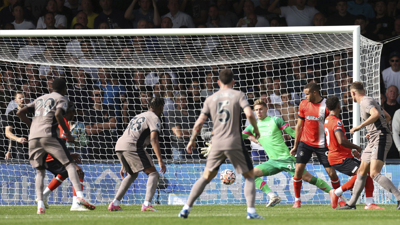 Αγγλία: Μπορεί και με δέκα παίκτες η Τότεναμ, 1-0 τη Λούτον!