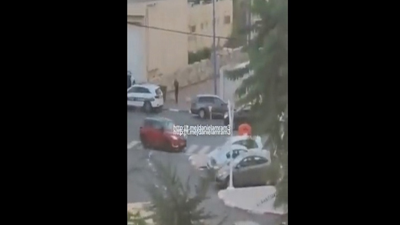 Ισραήλ: Βίντεο σοκ δείχνει ενόπλους να πυροβολούν πολίτη μέσα στο αυτοκίνητό του