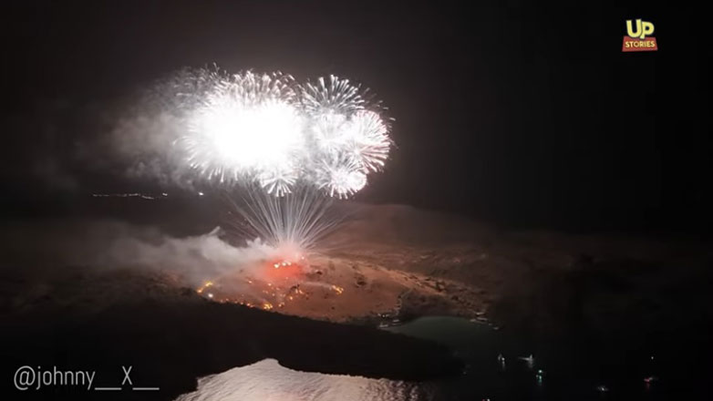 Σαντορίνη: Το εκπληκτικό υπερθέαμα της αναπαράστασης της έκρηξης του Ηφαιστείου από ψηλά