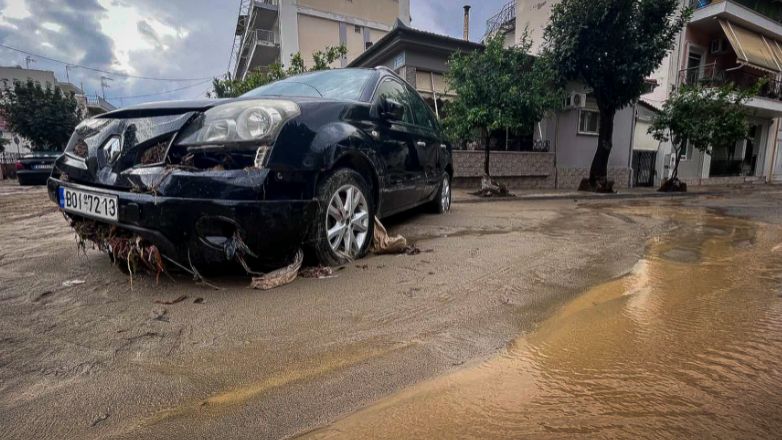 Θεσσαλία: Oι κακοκαιρίες διέλυσαν τα αυτοκίνητα – Ουρές στα συνεργεία του Βόλου