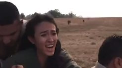 Η στιγμή που μαχητές της Χαμάς αρπάζουν 25χρονη από φεστιβάλ μουσικής