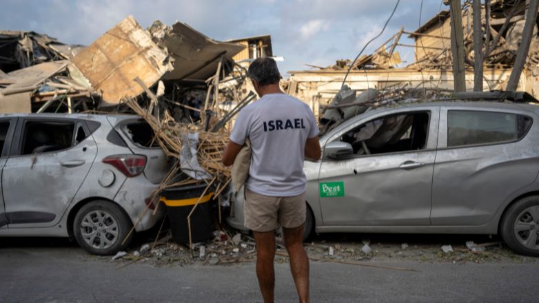 Δύο Ταϊλανδοί και ένας Καμποτζιανός σκοτώθηκαν κατά τη μεγάλης κλίμακας επίθεση που εξαπέλυσε η HAMAS εναντίον του Ισραήλ