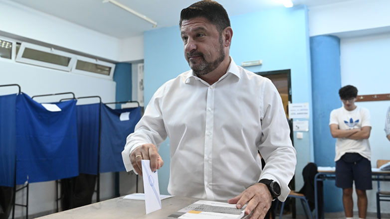 Ψήφισε στο Βύρωνα ο Νίκος Χαρδαλιάς