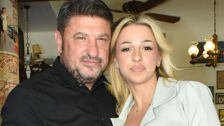 Νίκος Χαρδαλιάς: Σε ταβέρνα στη Δραπετσώνα μαζί με την κόρη του μία ημέρα πριν από τις εκλογές