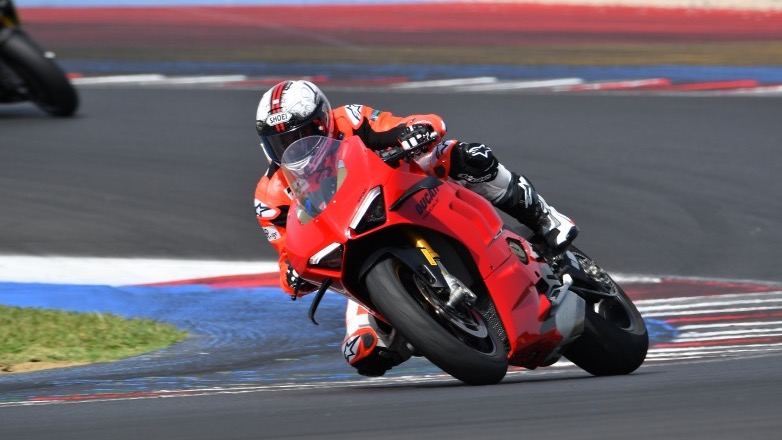 Στην πίστα με τους Πρωταθλητές για την Pro Day 3 της Vmoto