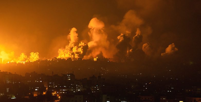 Το Ισραήλ χτυπά από αέρος τοποθεσίες της Χαμάς σε όλη τη Γάζα Το Ισραήλ χτυπά από αέρος τοποθεσίες της Χαμάς σε όλη τη Γάζα