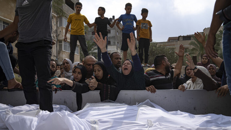 Απόγνωση από Ισραηλινούς και Παλαιστίνιους – «Φτάνει, είμαι 55 χρονών και έχω περάσει όλη μου τη ζωή από τον έναν πόλεμο στον άλλον»