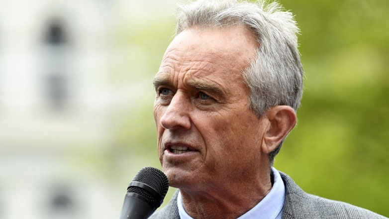 ΗΠΑ: Ανεξάρτητος υποψήφιος για την προεδρία ο Ρόμπερτ Κένεντι Τζ. – Αποσύρεται από την κούρσα για το χρίσμα των Δημοκρατικών