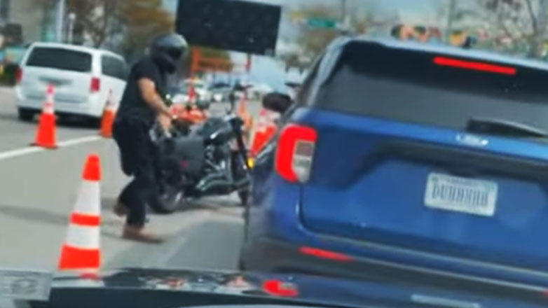 Αστυνομικός πρόλαβε μακελειό μεταξύ οδηγών που τράβηξαν όπλα – Αφέθηκαν όλοι ελεύθεροι