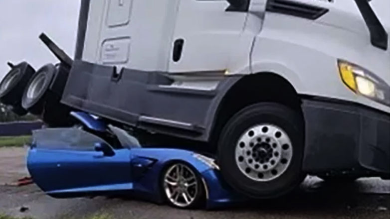 Κι όμως βγήκαν ζωντανοί μετά από αυτό το ατύχημα – Απόδειξη του πόσο ασφαλέστερα είναι τα νέα οχήματα