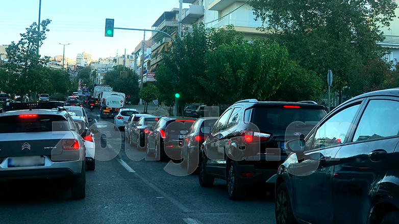 Κίνηση στους δρόμους: Στο «κόκκινο» ο Κηφισός – Καθυστερήσεις στην Αττική Οδό