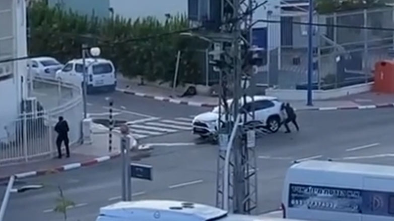 Μαχητές της Χαμάς ανταλλάζουν πυρά με την ισραηλινή αστυνομία στους δρόμους της Σντερότ