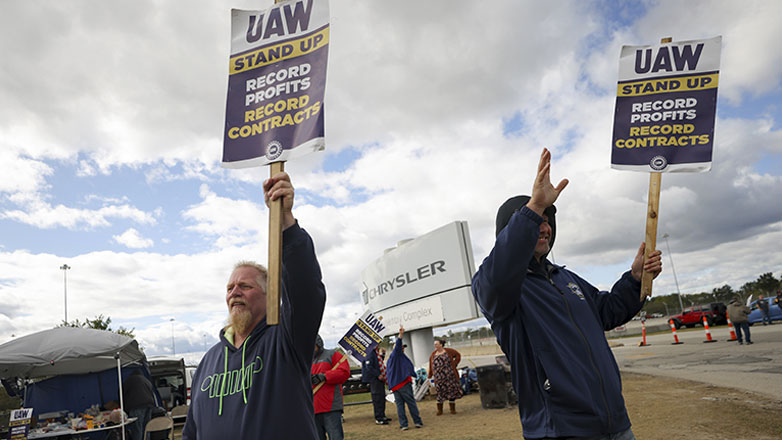 ΗΠΑ: Η απεργία των εργαζομένων στις αυτοκινητοβιομηχανίες επεκτάθηκε στο μεγαλύτερο εργοστάσιο της Ford
