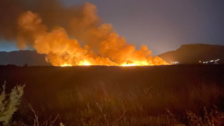 Σε εξέλιξη πυρκαγιά στην περιοχή Κάτω Σούλι Μαραθώνα – Διακοπή της κυκλοφορίας στην είσοδο του κωπηλατοδρομίου