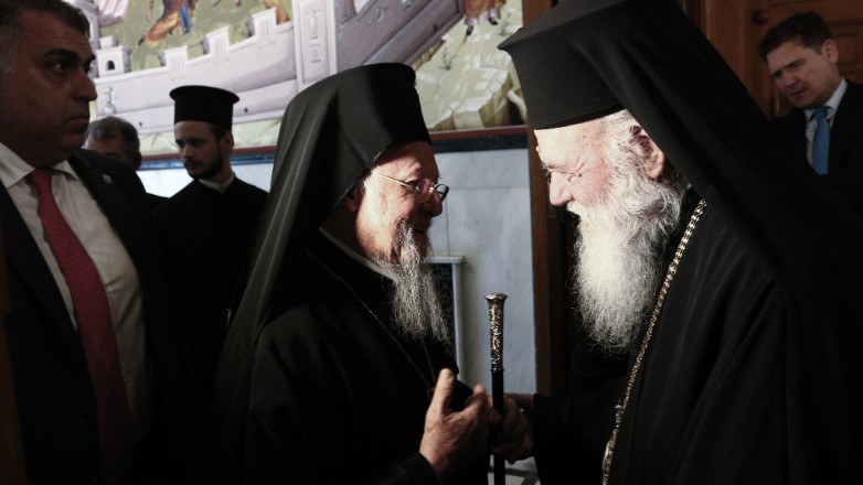 Ο Οικουμενικός Πατριάρχης Βαρθολομαίος έφτασε στην Αθήνα – Η επίσκεψή του στο Γηροκομείο