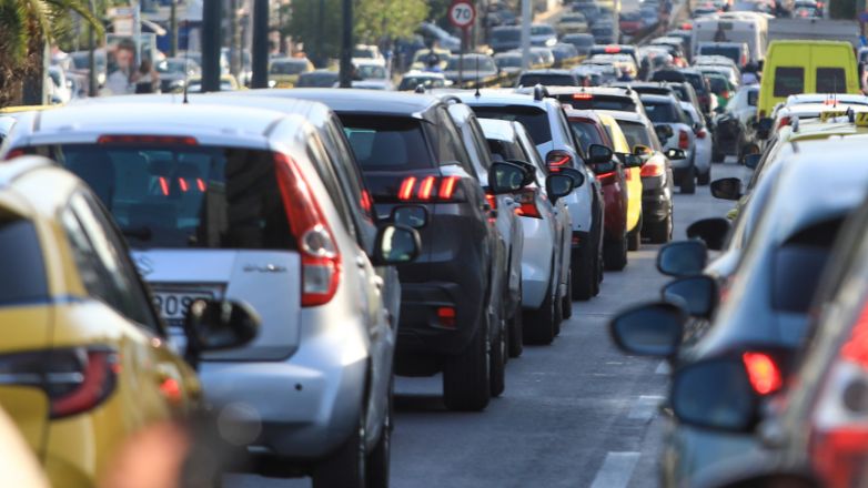 Σφοδρή σύγκρουση οχημάτων στην Συγγρού