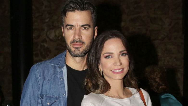 Γιάννης Τσιμιτσέλης – Κατερίνα Γερονικολού: Αγκαλιά στη πρεμιέρα της νέας παράστασης του ηθοποιού