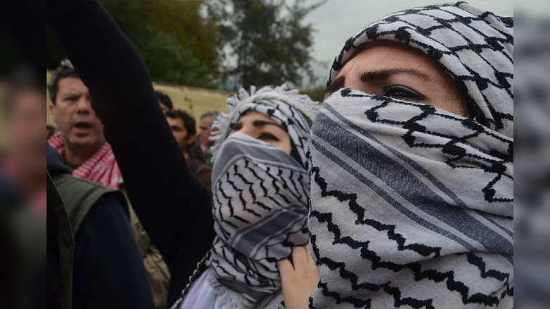 Γερμανία: Απαγορεύεται η χρήση του παλαιστινιακού μαντιλιού σε σχολεία, «εάν διαταράσσεται η σχολική ηρεμία»