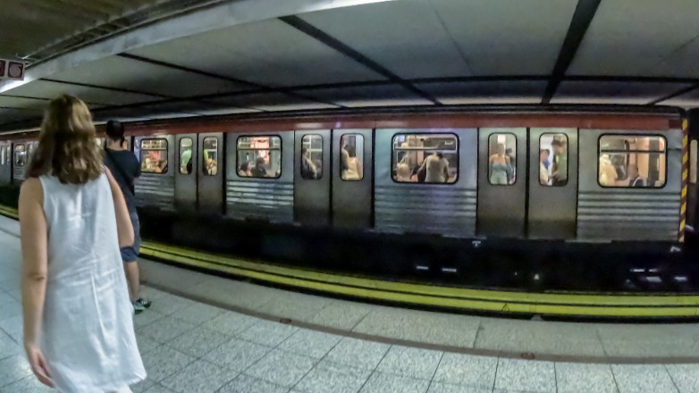 Αγία Μαρίνα: Λήστεψαν 16χρονη έξω από το μετρό – Την τραυμάτισαν στο πρόσωπο μόλις αντιστάθηκε