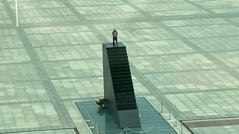 Πολωνία: Παραδόθηκε ο άνδρας που απειλούσε να πυροδοτήσει βόμβα σε πλατεία της Βαρσοβίας