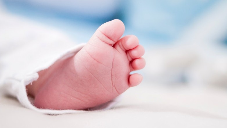 Βρέφος έπεσε από μπαλκόνι στα Χανιά