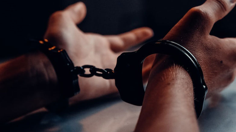 Σύλληψη τριών ανηλίκων στην Κηφισιά για απόπειρα ληστείας και παράβαση του νόμου περί ναρκωτικών