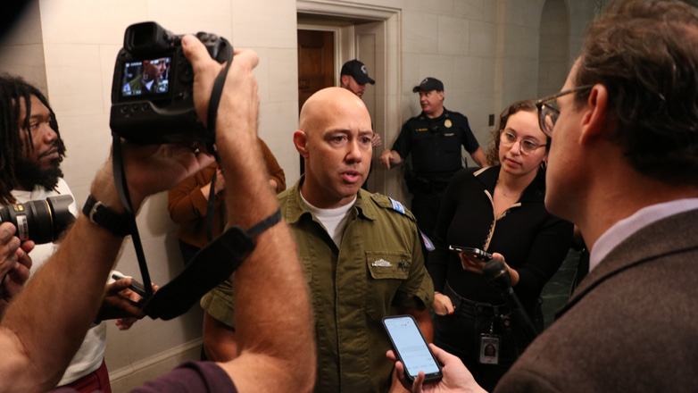 Έχει προσλάβει η κυβέρνηση του Ισραήλ μέλος της Επιτροπής Εξωτερικών Υποθέσεων των ΗΠΑ;