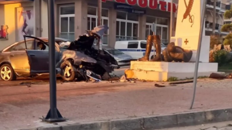 Φλώρινα: Τροχαίο με δύο νεκρούς – ΙΧ έπεσε πάνω σε άγαλμα