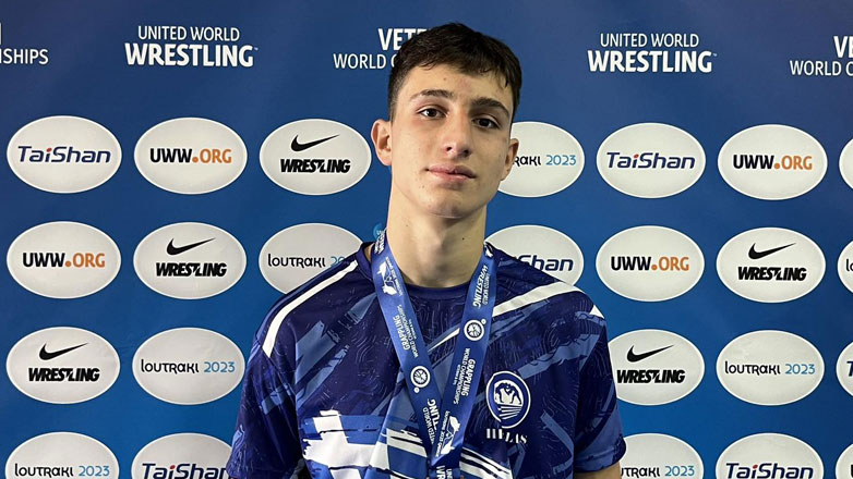 Πάλη: Συγκλονιστικός Καστανάς, αφιέρωσε το μετάλλιό του στη νονά του που χάθηκε στο τροχαίο στη Λιβύη