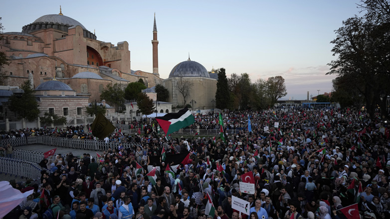 Χιλιάδες διαδηλωτές υπέρ των Παλαιστινίων στην Κωνσταντινούπολη
