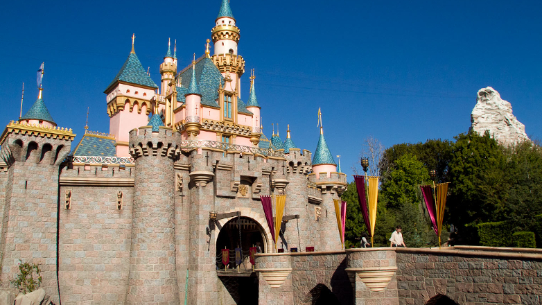 Βέλγιο: Στην Disneyland αντί για το Στρασβούργο κατέληξε τρένο με μέλη της Ευρωβουλής λόγω λάθους