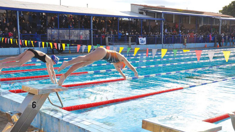 Ηράκλειο Κρήτης: Άνδρας κοιτούσε την προπόνηση παιδιών έξω από κολυμβητήριο και αυνανιζόταν!