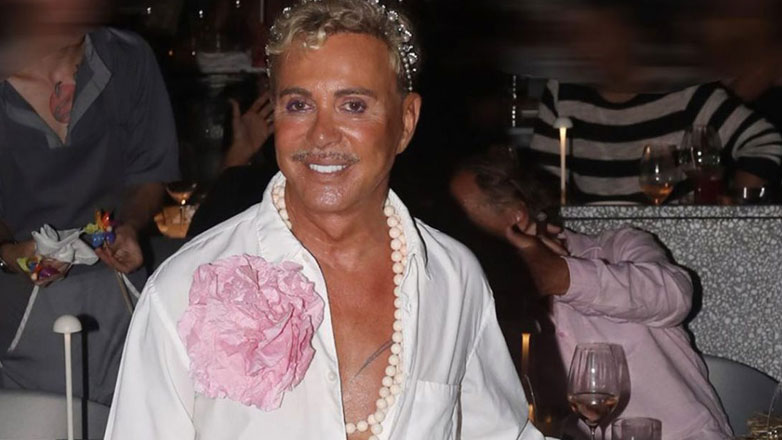 Λάκης Γαβαλάς: «Στα εννέα μου χρόνια αισθάνθηκα τη διαφορετικότητά μου»