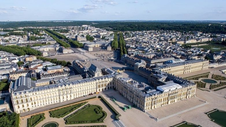 Εκκενώνονται οι Βερσαλλίες έπειτα από απειλή για βόμβα