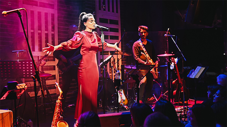 Μια ανεπανάληπτη εμφάνιση της Σοφίας Μανουσάκη στη Μουσική Σκηνή Σφίγγα