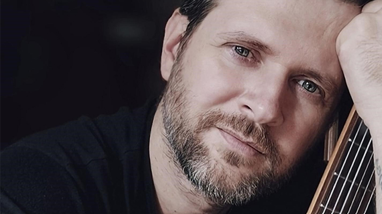 Ο Κώστας Αρμενόπουλος στο Γυάλινο Μουσικό Θέατρο