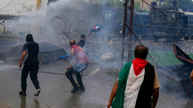 Λίβανος: Επεισόδια με διαδηλωτές που προσπαθούν να προσεγγίσουν την αμερικανική πρεσβεία στη Βηρυτό