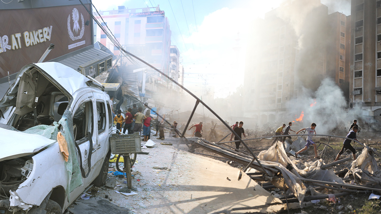 Το Ισραήλ σφυροκοπά τη Χαμάς στη Γάζα