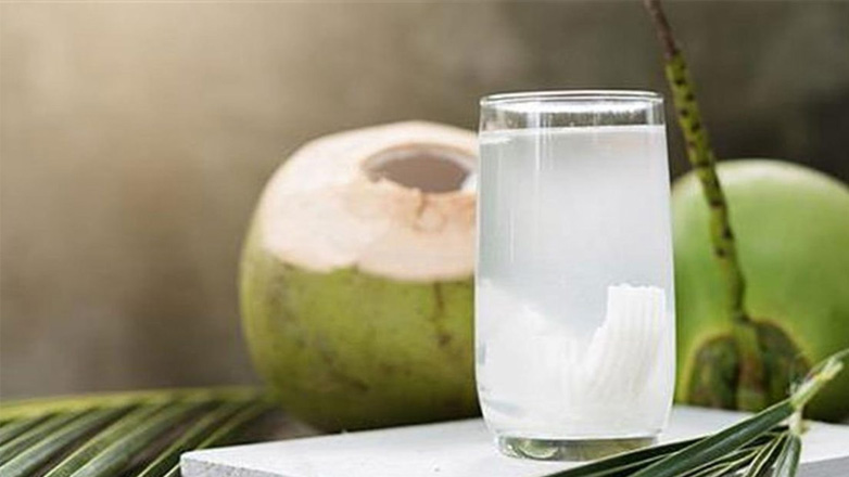 Τι θα συμβεί εάν πίνετε νερό καρύδας κάθε μέρα;