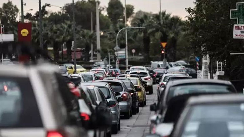 Κίνηση: Χάος σε κεντρικές οδικές αρτηρίες